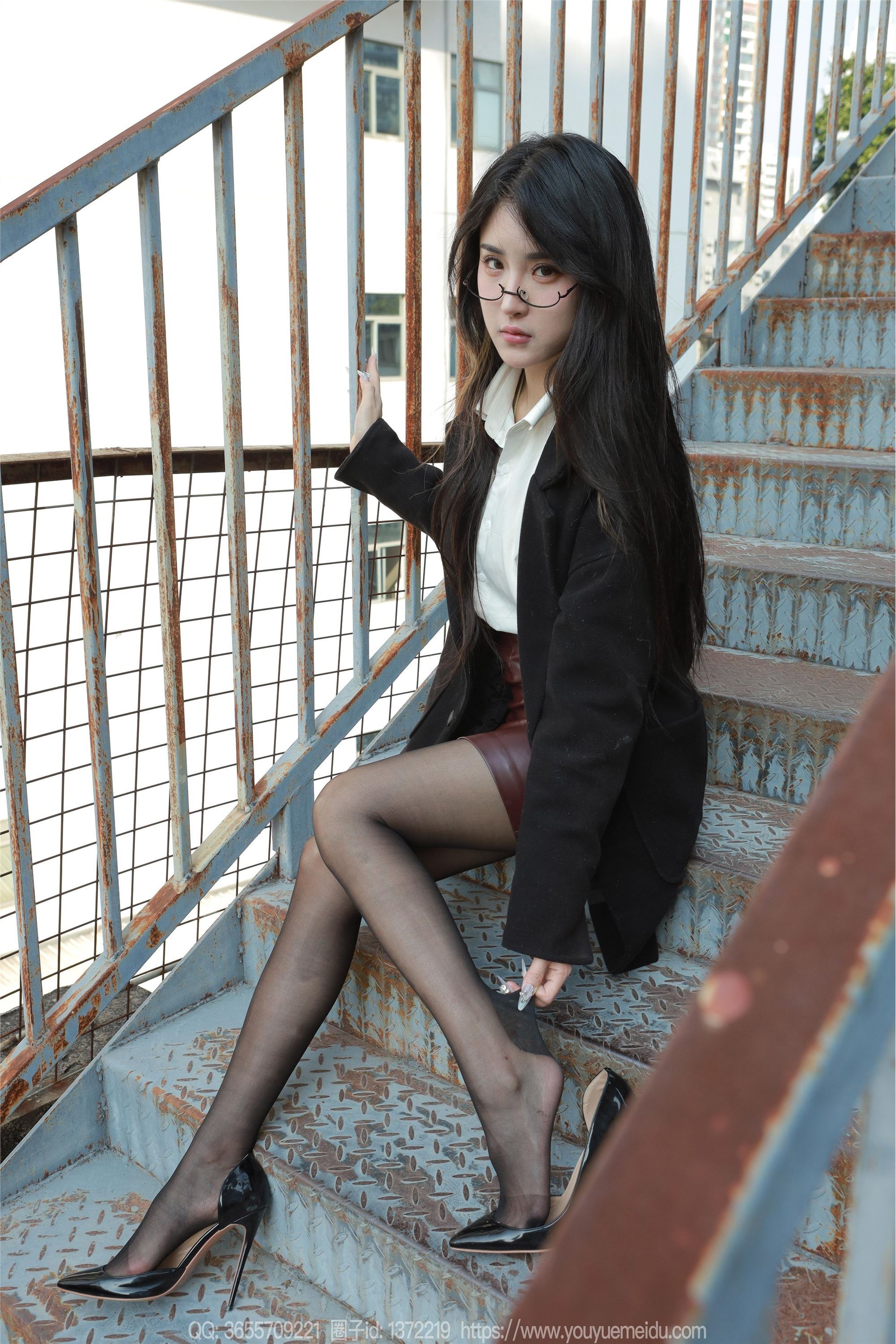 IESS异思趣向  2024.12.22 丝享家 1930 小宝《眼镜美女》